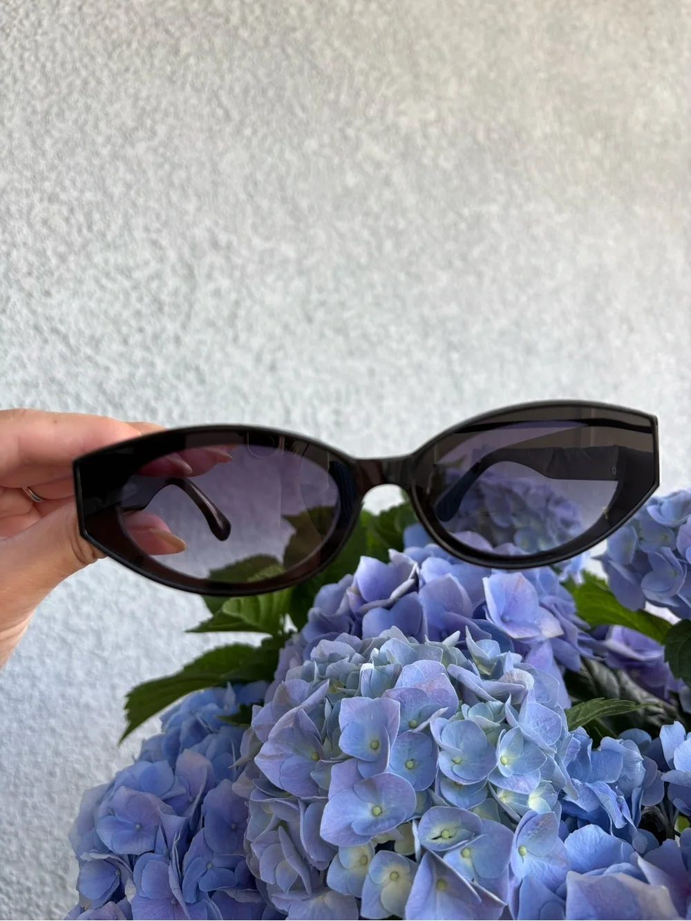 Sleek Black Cat-Eye Sunglasses for Women